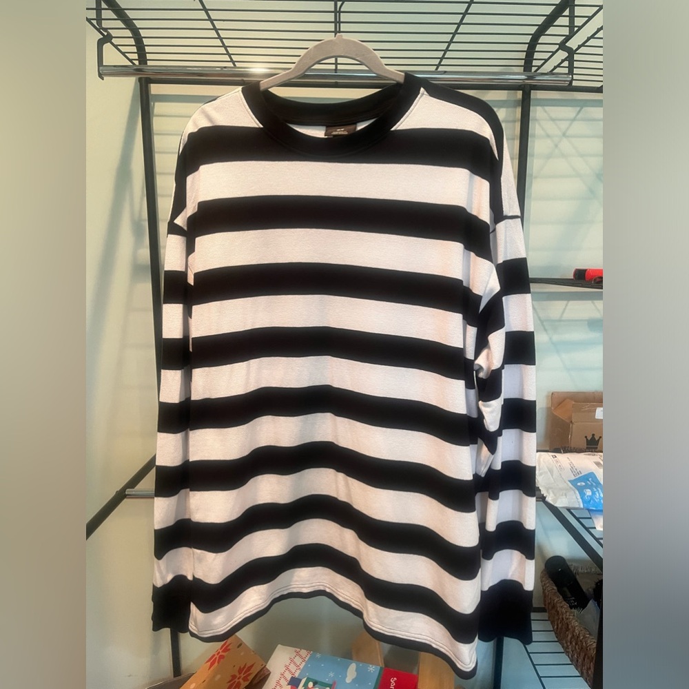 H&M Black & White Oversized Fit Long-sleeved Piqué Shirt
